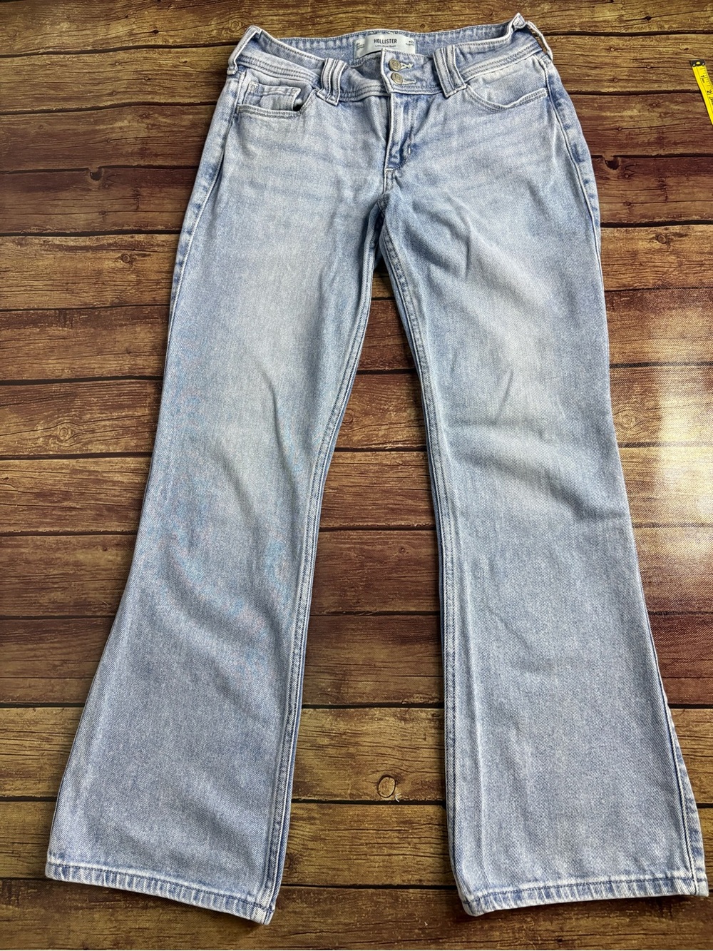 Hollister Light-Wash, Low-rise Bootcut Jeans Size 6R 28W